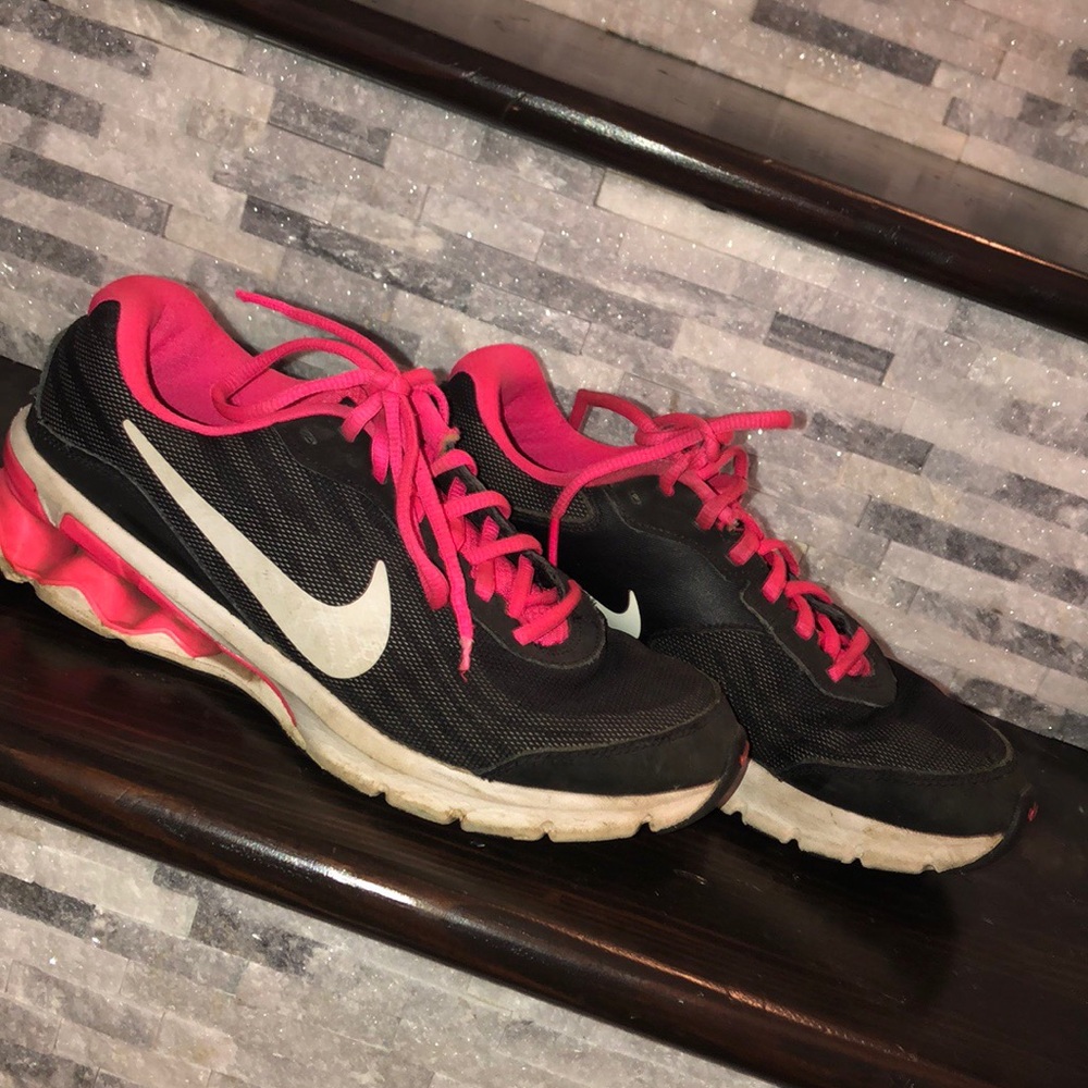 ✔️NIKE gym shoes size 8!